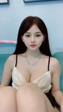 女神！小仙女下凡预警！重磅绿播女神下海，颜值高的不像真人啊 还有童颜巨乳，会唿吸的小粉逼 插进去让它吸得有多爽 截图16