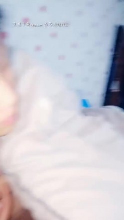 19岁淫荡妹妹双人啪啪高一半老妈进来，继续啪啪口交后入性感屁股内射 截图5