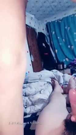 19岁淫荡妹妹双人啪啪高一半老妈进来，继续啪啪口交后入性感屁股内射 截图11