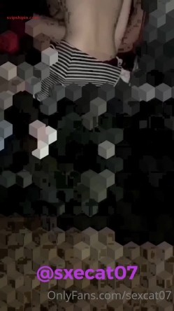 OF究极绿帽骚妻【性感的猫】福利私拍，线下约炮单男，参加换妻淫乱轰趴，各种母狗行动 截图3