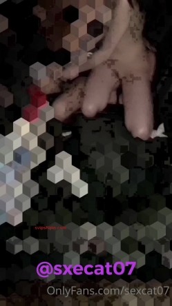 OF究极绿帽骚妻【性感的猫】福利私拍，线下约炮单男，参加换妻淫乱轰趴，各种母狗行动 截图5