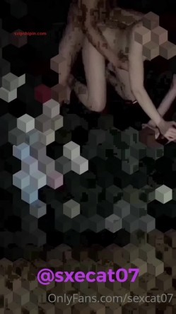 OF究极绿帽骚妻【性感的猫】福利私拍，线下约炮单男，参加换妻淫乱轰趴，各种母狗行动 截图14