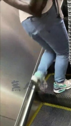 【经典CD】掀裙抄底大神【无人后继】126V完整合集[上]，就喜欢用手掀起小姐姐的短裙抄底 截图13