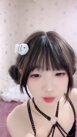 全网最美童颜校花【邪恶双马尾】黄播尺度大开~全裸自慰 截图2