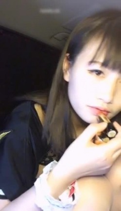 周末撸管必看！百变女神魅心马路边不顾所有眼光表演各种造型亮瞎眼秒杀不少封面女神 截图9