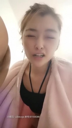 国产良家夫妻居家自拍，【太平公主】极品小少妇，肤白貌美，家中跟老公睡意朦胧中来一炮，娇喘悦耳动听撸管必备 截图16