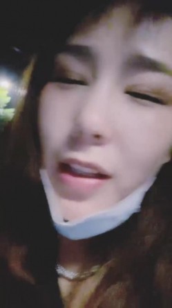 【狐狸不是妖啊】宝马御姐 与金主楼道露出野战 户外车震 双女自慰道具爆浆 截图1