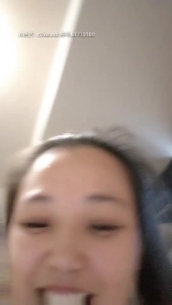 良家辣妈露脸跟小哥酒店开房啪啪，开档黑丝连体情趣装诱惑，大黑牛自慰骚逼听狼友指挥口交大鸡巴，主动上位 截图11