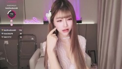 ️性感小野猫【Kiki-2025】极品女神~连体丝袜~吊带丝袜~阿黑颜~开裆牛仔裤~黑丝足交 截图6