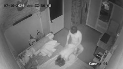 黑客破解家庭网络摄像头偷拍 ️年轻情侣的日常性生活 截图5