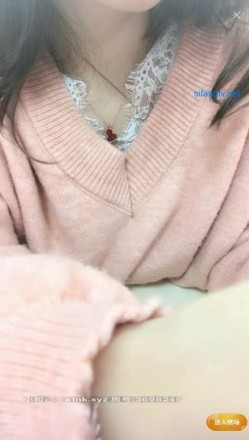 这才是真正的魔鬼身材，美少女拥有如此傲人的身材，丝袜美腿 木瓜大奶子【贵在真实】办公室自己工位上自慰，公司厕所里自慰 截图6