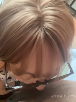 ️极品眼镜骚妹【xiaomugouya】非常反差的肥臀眼镜妹子白丝黑丝跳蛋自慰 截图5