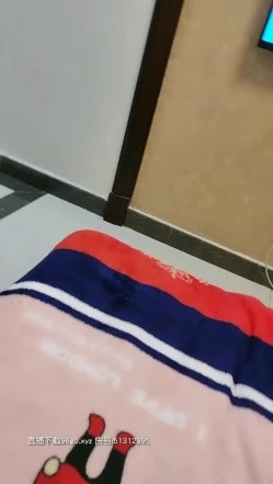 西安19岁大二学生妹没开学，上完网课晚上跟男友啪啪，年纪不大口活不一般，肥美鲍鱼超级紧很快男友就射了 截图12