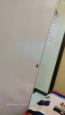 西安19岁大二学生妹没开学，上完网课晚上跟男友啪啪，年纪不大口活不一般，肥美鲍鱼超级紧很快男友就射了 截图13