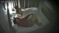 酒店偷拍奶子浑圆的反差婊眼镜乖乖女解开衣服袒胸露乳挑逗男友操她 截图14