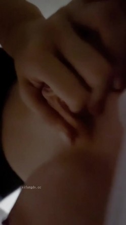 这才是顶级反差婊【刘女神】175九头身 超模高挑的身材 大长腿配黑丝，日常乖乖女，和男友独处就是淫娃 截图6