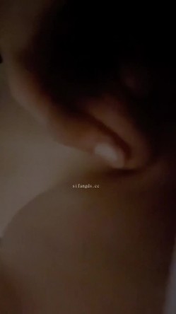 这才是顶级反差婊【刘女神】175九头身 超模高挑的身材 大长腿配黑丝，日常乖乖女，和男友独处就是淫娃 截图7