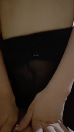 这才是顶级反差婊【刘女神】175九头身 超模高挑的身材 大长腿配黑丝，日常乖乖女，和男友独处就是淫娃 截图13