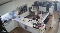 黑客破解摄像头偷拍高颜值白领情侣喜欢下班同事走后留在办公室一边看电视一边做爱 截图4
