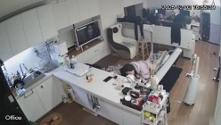 黑客破解摄像头偷拍高颜值白领情侣喜欢下班同事走后留在办公室一边看电视一边做爱 截图5