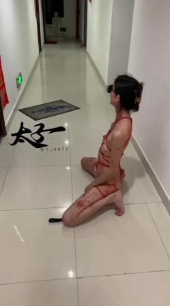 【重磅核弹】超高颜值车模女神【太子妃】SM调教露出啪啪 截图15
