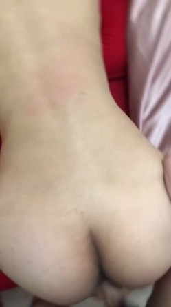绿帽癖老公找单男艹爱妻 模特身材极品娇妻『短裙无内』淫妻福利 ，主动张开黑丝M腿 满嘴淫语呻吟不断！ 截图4