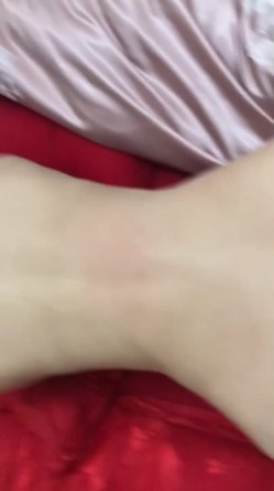 绿帽癖老公找单男艹爱妻 模特身材极品娇妻『短裙无内』淫妻福利 ，主动张开黑丝M腿 满嘴淫语呻吟不断！ 截图7