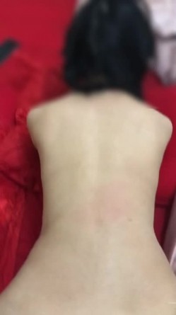 绿帽癖老公找单男艹爱妻 模特身材极品娇妻『短裙无内』淫妻福利 ，主动张开黑丝M腿 满嘴淫语呻吟不断！ 截图11