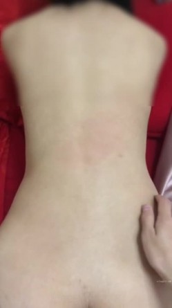 绿帽癖老公找单男艹爱妻 模特身材极品娇妻『短裙无内』淫妻福利 ，主动张开黑丝M腿 满嘴淫语呻吟不断！ 截图12
