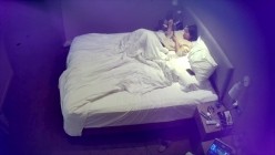 天眼酒店高清偷拍连续几天入住的奇葩小情侣整天裸睡不啪啪只会对着平板跳操 截图1