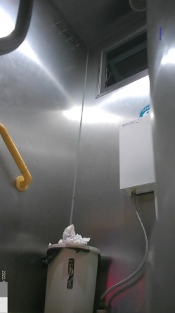 厕拍大神潜入 师范大学附近公共厕所偷拍青春靓丽学妹，其中有几个高颜值学妹 截图12