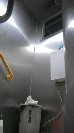 厕拍大神潜入 师范大学附近公共厕所偷拍青春靓丽学妹，其中有几个高颜值学妹 截图13