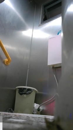 厕拍大神潜入 师范大学附近公共厕所偷拍青春靓丽学妹，其中有几个高颜值学妹 截图15
