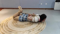 国产SM捆绑调教.一绳所爱_孟芳_海老缚和驷马紧缚放置访谈 截图8