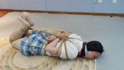 国产SM捆绑调教.一绳所爱_孟芳_海老缚和驷马紧缚放置访谈 截图11