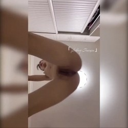【高端资源】超级美女灿灿定制举牌福利 清纯的外表下隐藏着一颗骚动的心 截图3