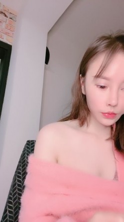 167成都车模-你的大宝贝- 哥哥快把我舔湿，逼逼好干呀。骚货央求各位狼友来成都春熙路开房，干死她！ 截图8
