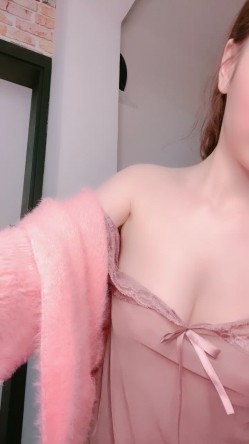 167成都车模-你的大宝贝- 哥哥快把我舔湿，逼逼好干呀。骚货央求各位狼友来成都春熙路开房，干死她！ 截图13