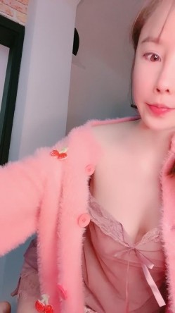 167成都车模-你的大宝贝- 哥哥快把我舔湿，逼逼好干呀。骚货央求各位狼友来成都春熙路开房，干死她！ 截图16