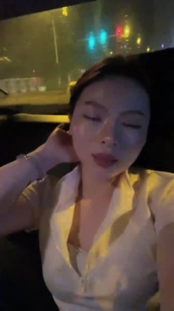 【陪我沦陷】超骚欲姐，极品美乳，户外裸奔，车震无套狂干，白花花的肉体尽情玩弄，推荐！ 截图1