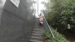 顶级反差露脸御姐，露出鼻祖，网红【火儿姐】景区裸行高清原版视图，大奶美腿女人味十足 截图14