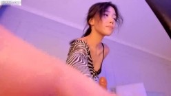 【stripchat】极品大尺度女主播「Aerri Lee」假鸡巴把小穴被玩到痉挛，打屁股的样子太骚了 截图10