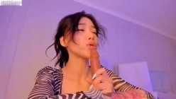 【stripchat】极品大尺度女主播「Aerri Lee」假鸡巴把小穴被玩到痉挛，打屁股的样子太骚了 截图15
