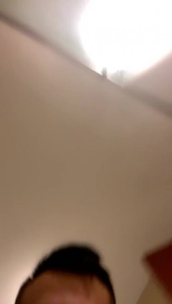 晚上【王子哥专啪学生妹】奔驰哥到学校接学生妹去酒店开房，送个新款iPhone妹子好开心，洗澡啪啪丝袜什么都能玩 截图6