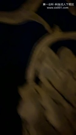 晚上【王子哥专啪学生妹】奔驰哥到学校接学生妹去酒店开房，送个新款iPhone妹子好开心，洗澡啪啪丝袜什么都能玩 截图10
