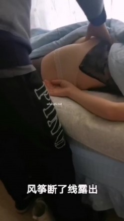极限露出天花板，反差婊【风筝断了线】中医按摩院勾引老中医，老头过足了手瘾 截图9