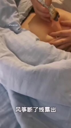 极限露出天花板，反差婊【风筝断了线】中医按摩院勾引老中医，老头过足了手瘾 截图14