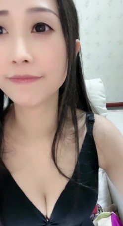 户外！【女主】夜晚穿上黑丝诱惑实习生口爆最后被内射 截图1