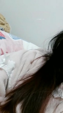新人~正宗学生妹【清纯少女可可酱】极品美乳~，露脸一看是真年轻，清纯外表，掩盖不住好身材，小骚逼 截图5