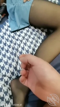 乱伦大神【梦想是母姨双飞】付费钻石贴，和两个骚货在帐篷里欢爱 截图9